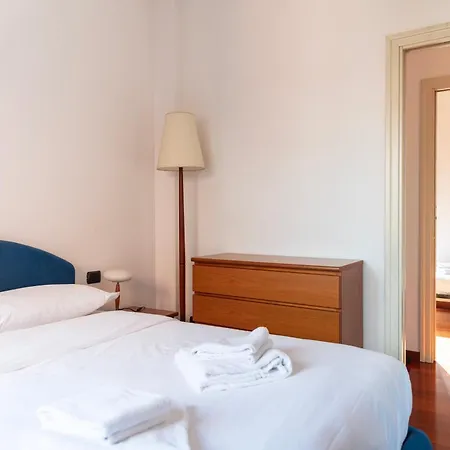 Youhosty - Cechov 21 * Milan